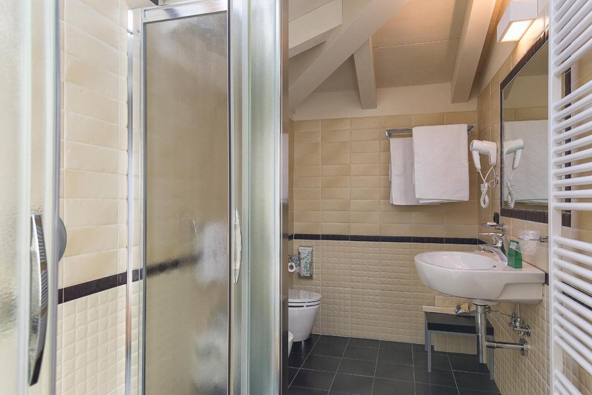 Hotel Residence La Luna Nel Porto สเตรซา ภายนอก รูปภาพ