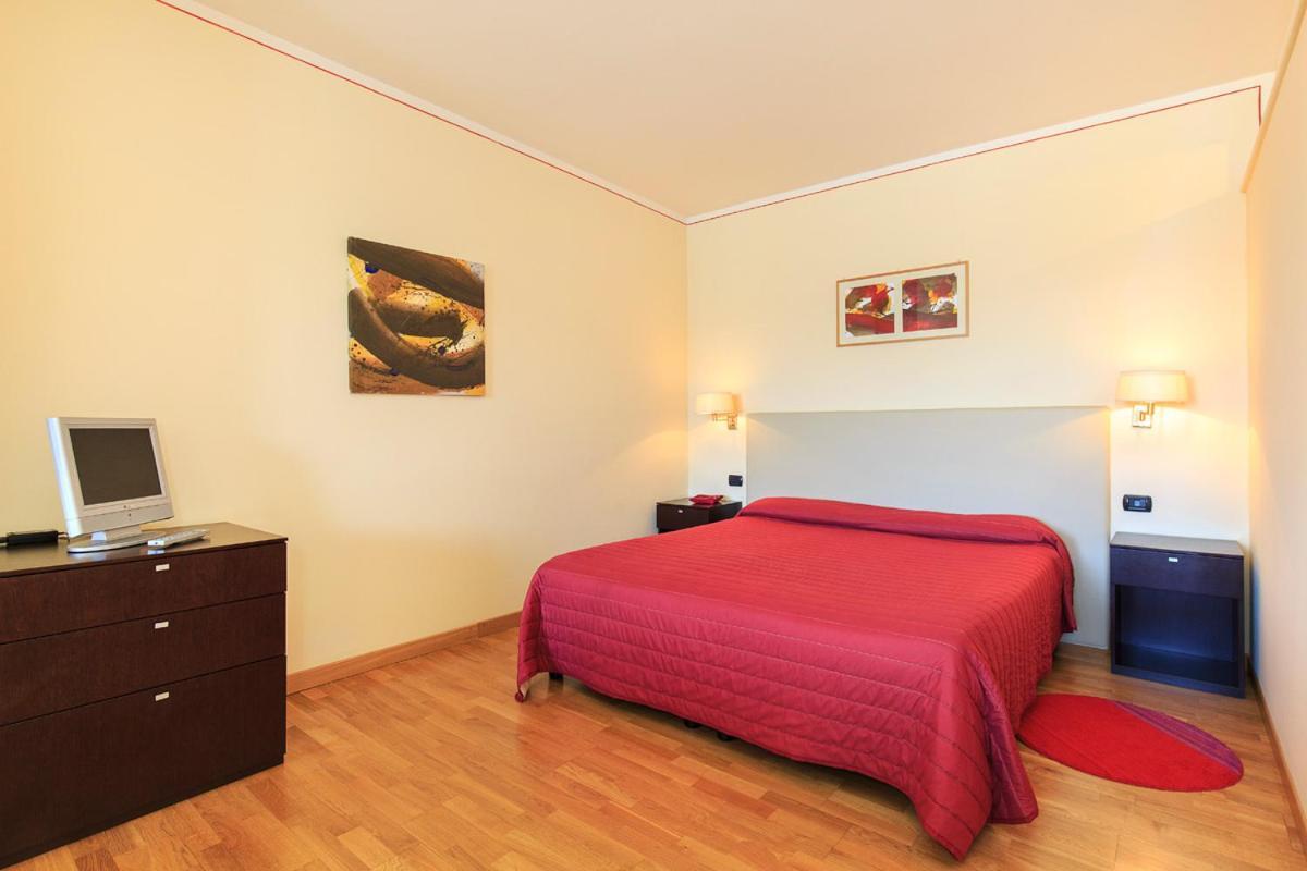 Hotel Residence La Luna Nel Porto สเตรซา ภายนอก รูปภาพ