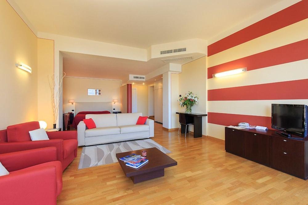 Hotel Residence La Luna Nel Porto สเตรซา ภายนอก รูปภาพ