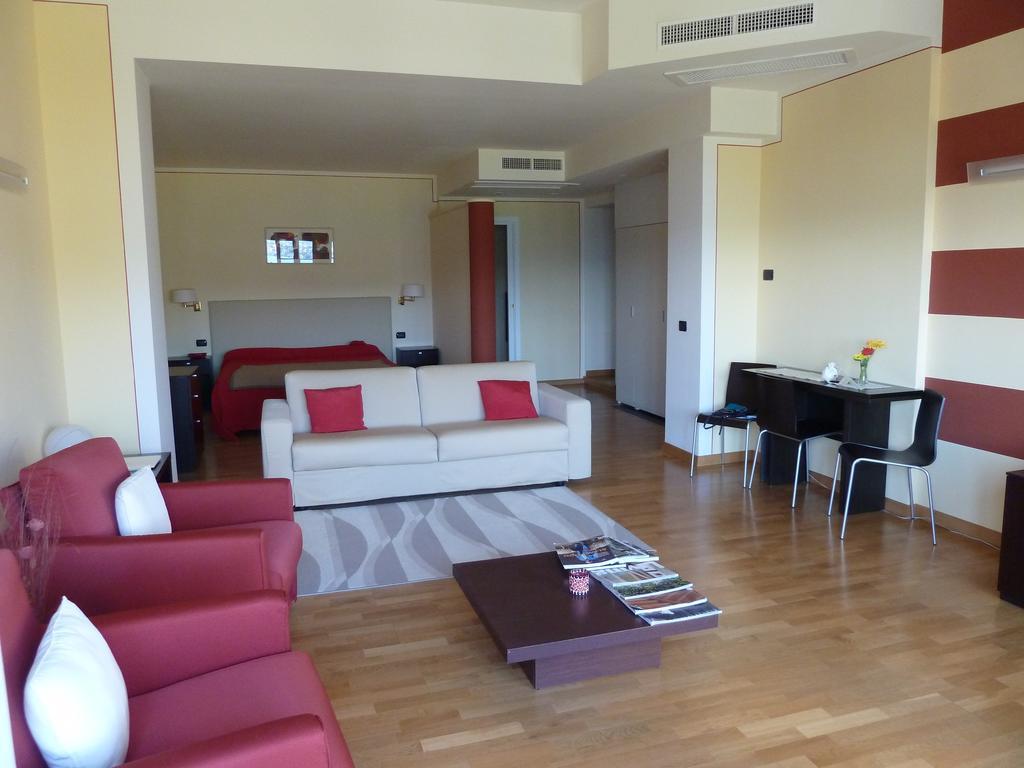 Hotel Residence La Luna Nel Porto สเตรซา ภายนอก รูปภาพ
