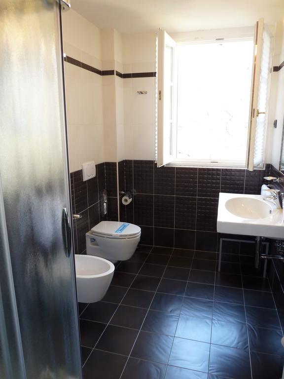 Hotel Residence La Luna Nel Porto สเตรซา ภายนอก รูปภาพ