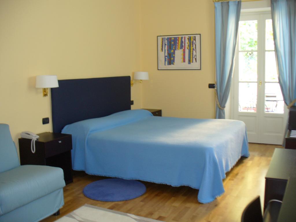Hotel Residence La Luna Nel Porto สเตรซา ภายนอก รูปภาพ