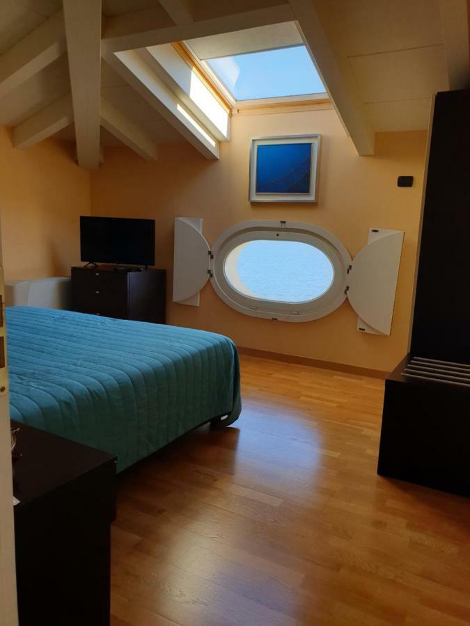 Hotel Residence La Luna Nel Porto สเตรซา ภายนอก รูปภาพ