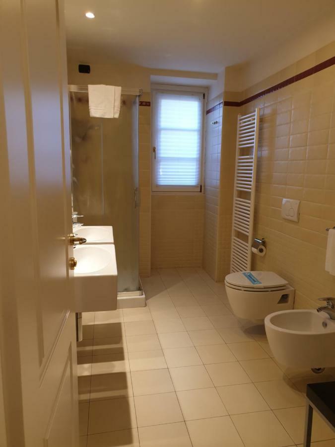 Hotel Residence La Luna Nel Porto สเตรซา ภายนอก รูปภาพ