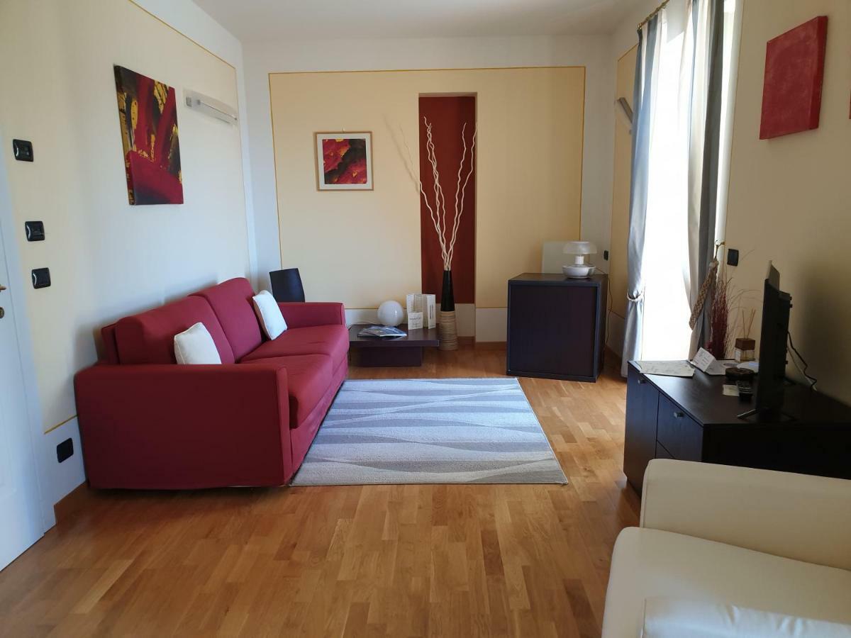 Hotel Residence La Luna Nel Porto สเตรซา ภายนอก รูปภาพ
