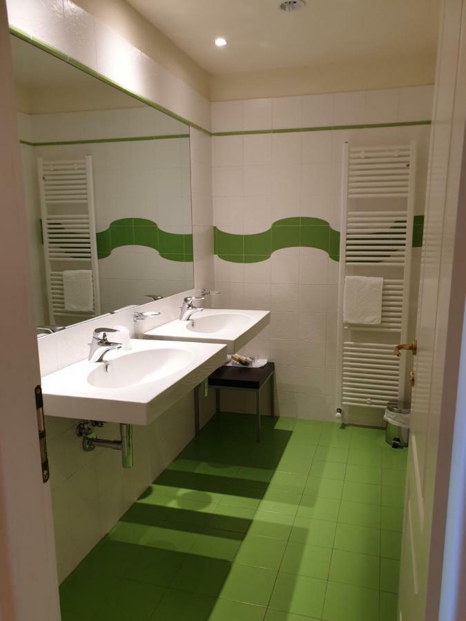 Hotel Residence La Luna Nel Porto สเตรซา ภายนอก รูปภาพ