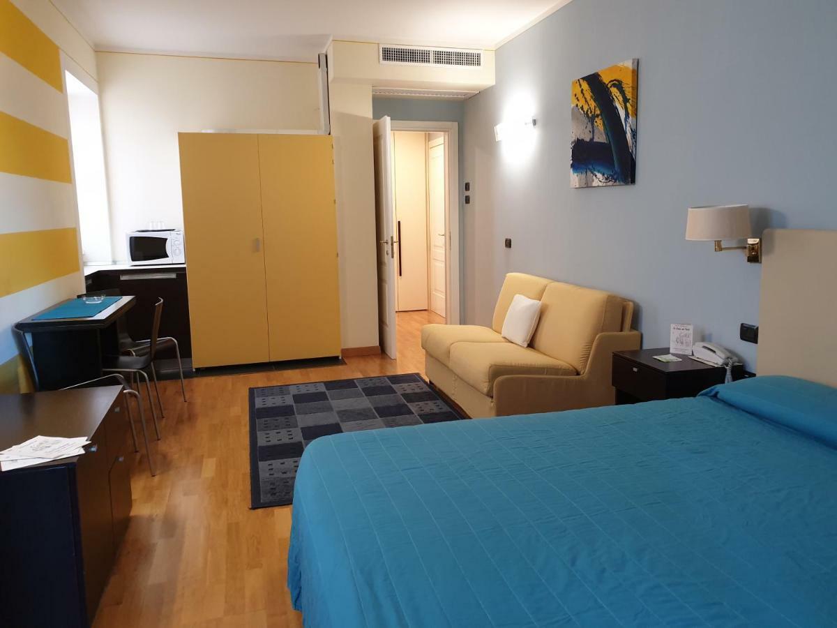 Hotel Residence La Luna Nel Porto สเตรซา ภายนอก รูปภาพ
